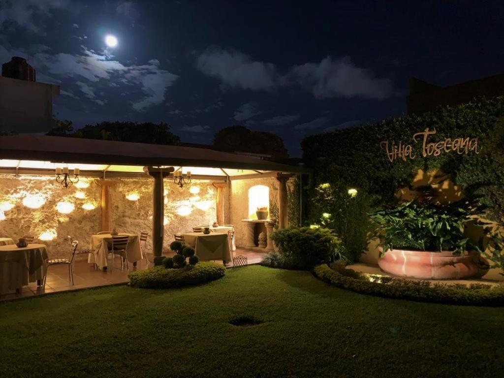 Hostal Villa Toscana グアテマラシティ エクステリア 写真