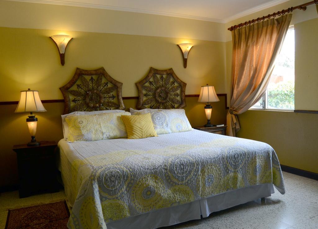 Hostal Villa Toscana グアテマラシティ エクステリア 写真