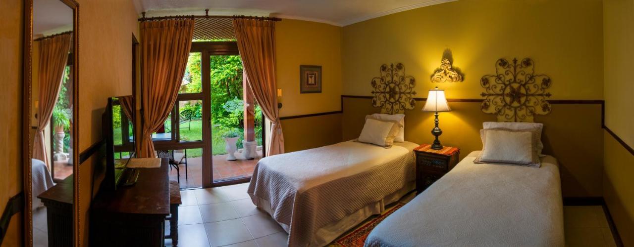 Hostal Villa Toscana グアテマラシティ エクステリア 写真